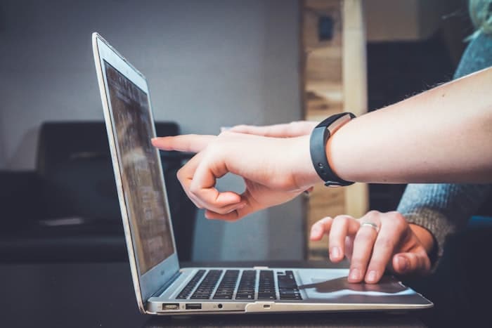 ¿Tu negocio necesita una web o te basta con WhatsApp y las redes?